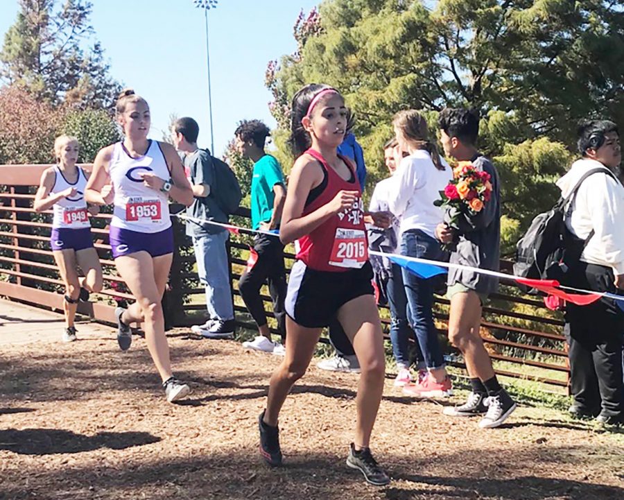 Sophomore+Cristina+Rosas+finishes+the+race+strong.+