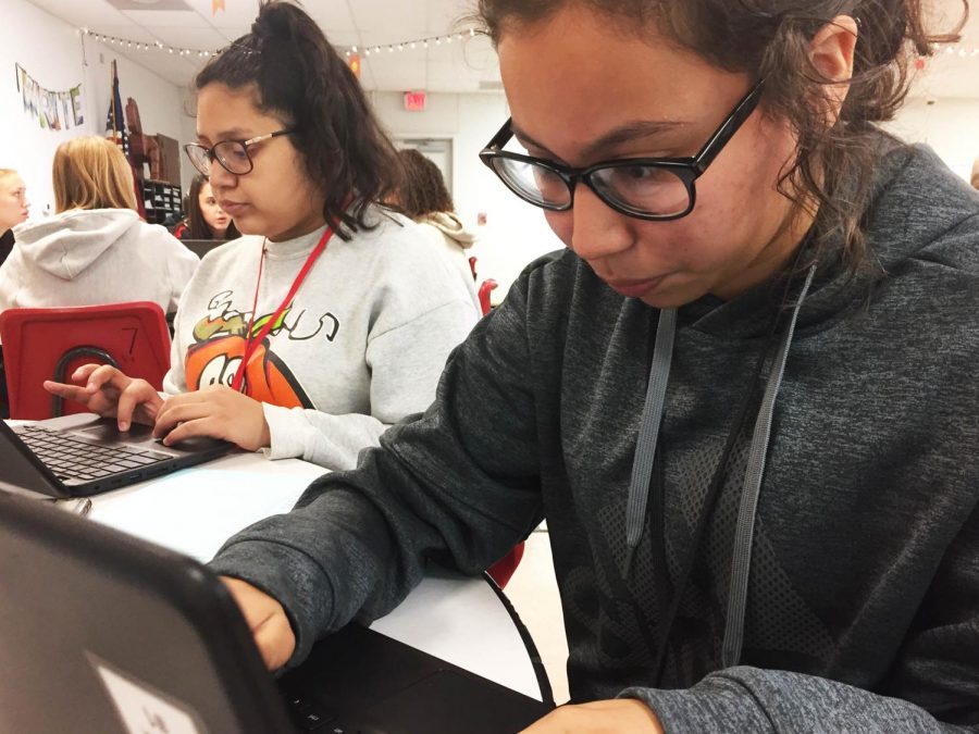 Sophomores Janette Chavez and Melanie Sosa work hard on their Model UN resolutions despite it being unfamiliar. Photo by Madison Donovan