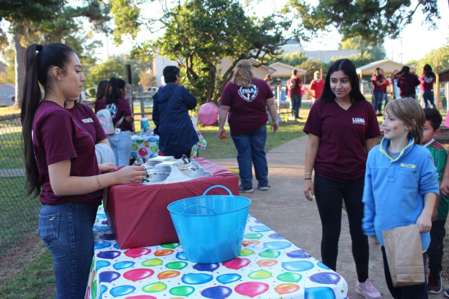Leadership member, Junior Liana Huerta and Jimena Espinoza help the kids have a good time.