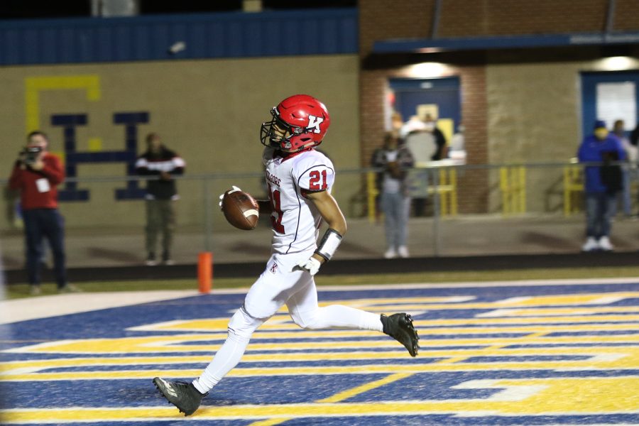 Senior Mr. Texas Football player of the week nominee Tray Epps runs the ball into the end zone for one of his 6 touch downs.