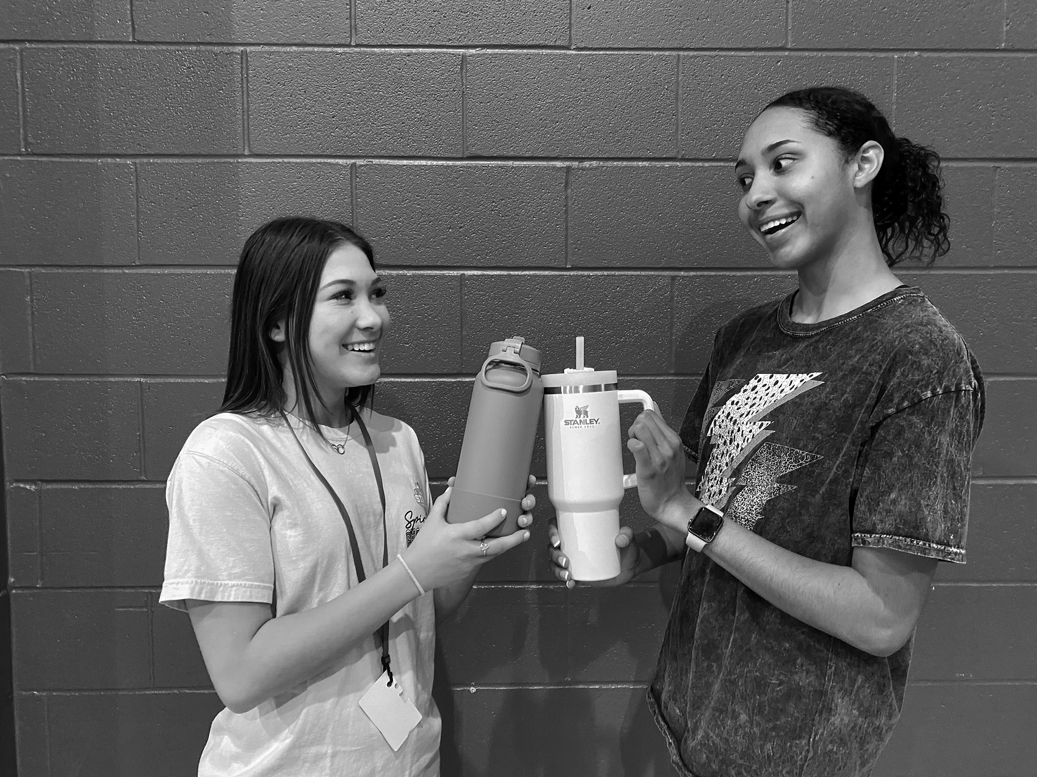 “Where’s my stanley?”•
Junior Brooklyn Wilkerson holds and a Hydro Flask while sophomore Maleah Thurmond holds a Stanley Cup. Photo by Lou Carlisle.