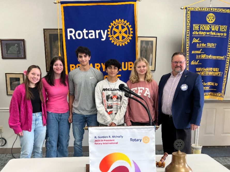 Rotary+Club+Meeting+%E2%80%A2+Juniors+Keelie+Roper%2C+Leslie+Smith%2C+Juan+Cardozo%2C+Anthony+Aguilar%2C+and+Klair+Carpenter+who+were+sent+by+the+Kilgore+Rotary+Club+to+RYLA.+They+spoke+at+a+Rotary+meeting+on+Feb.+14+to+tell+club+members+about+what+they+learned+at+RYLA.+Photo+courtesy+of+Tom+Sartor.